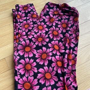 LuLaRoe Tall and Curvy leggings TC